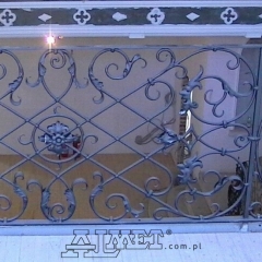 balustrady-schodowa-wewnetrzna-metalowa-kuta-w-stylu-gotyckim-b160b