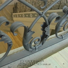 balustrady-schodowa-wewnetrzna-metalowa-kuta-w-stylu-gotyckim-b160g